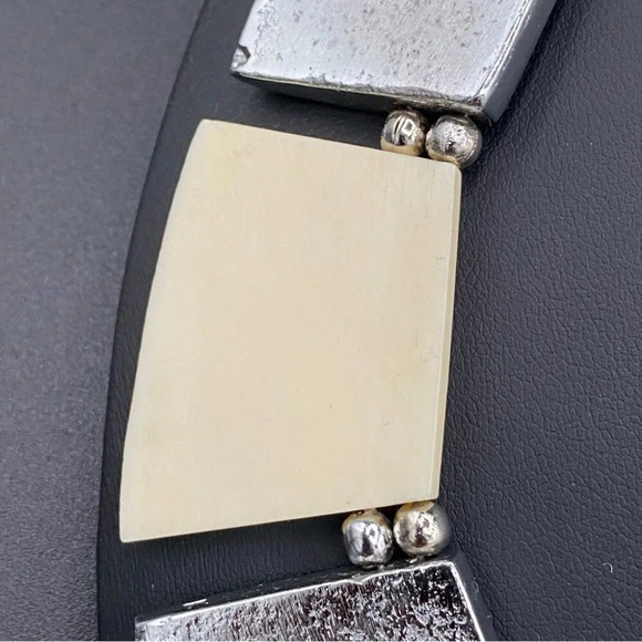 Vintage Collar Necklace with Silver Tone and Cream Links - Picture 3 of 12